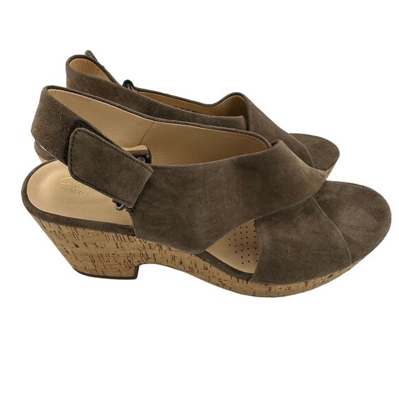 CLARKS Artisan Maritsa Lara Nude Suede Leather Cork Platform Sandals 9.5M NWOB - Picture 1 of 7